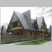 Nathan G. Moore House in Oak Park, Illinois (1895), photo Steven Kevil, Wikipedia.JPG